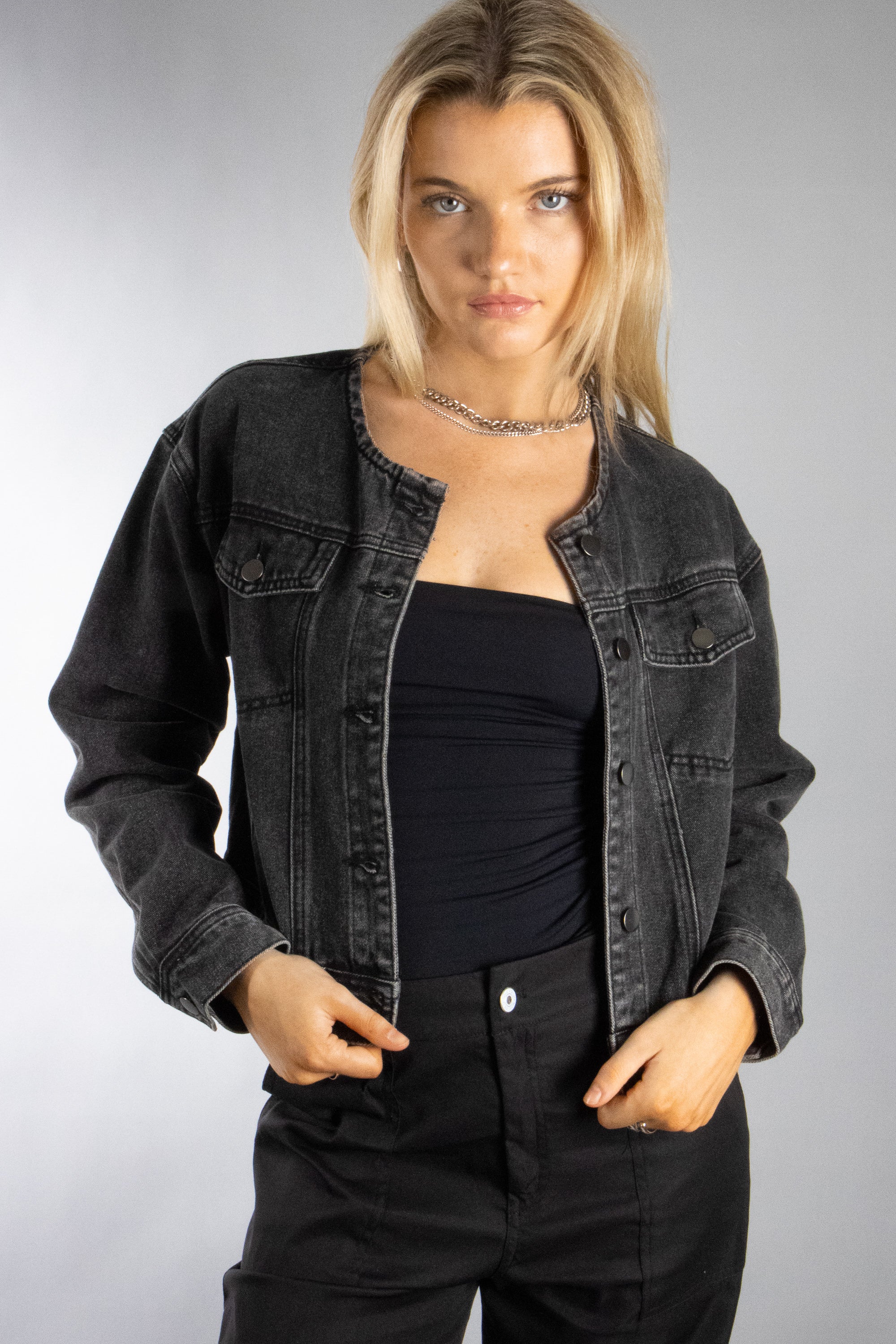 [Walmart Exclusive] Women's Mini Collarless Denim Jacket